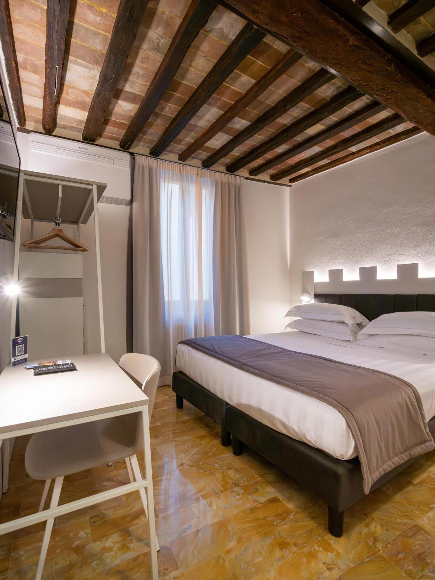 Torre Del Fuggisole 3* Sienne