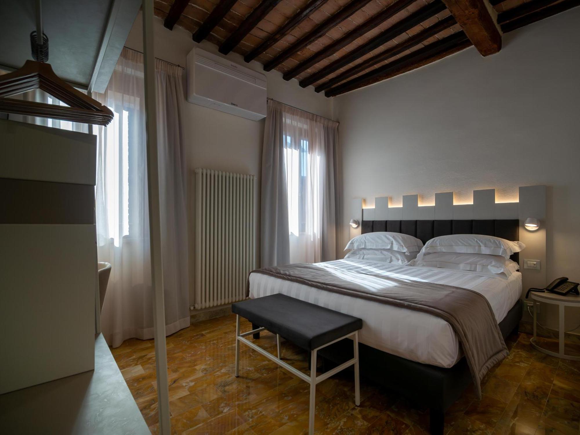 Hotel Torre Del Fuggisole